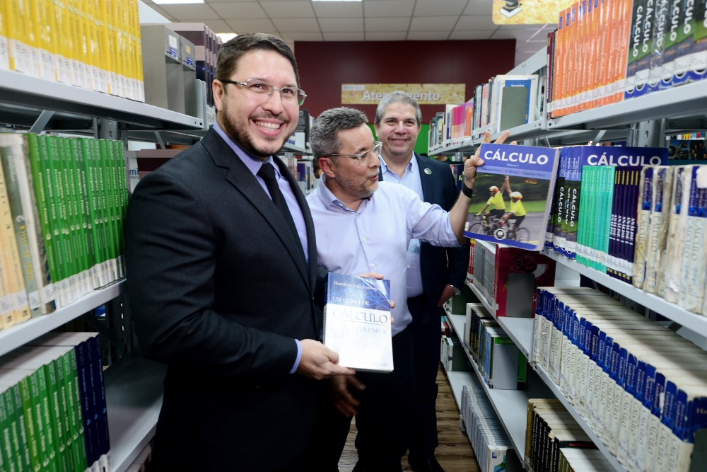 Governador em exercício, Carlos Almeida Filho, inaugura Biblioteca Antenor Ferreira Filho na UEA