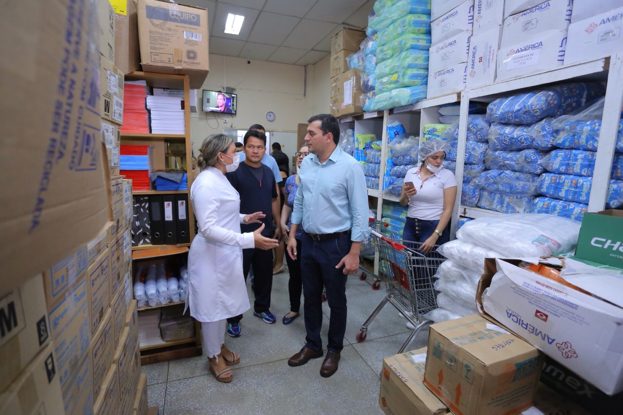 Wilson Lima e Carlos Almeida acompanham abastecimento do João Lúcio e anunciam melhorias para a unidade