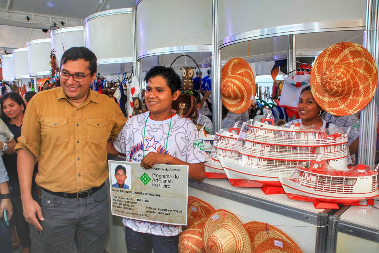 Governador Wilson Lima inaugura “Turistódromo”, lança revista do Festival Folclórico de Parintins e abre atividades da Mostra de Artesanato