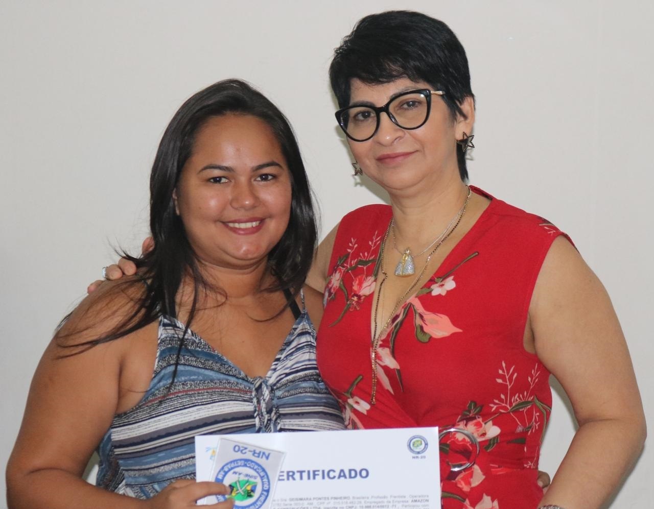 Setrab entrega certificados de curso do Programa Bolsa Qualificação