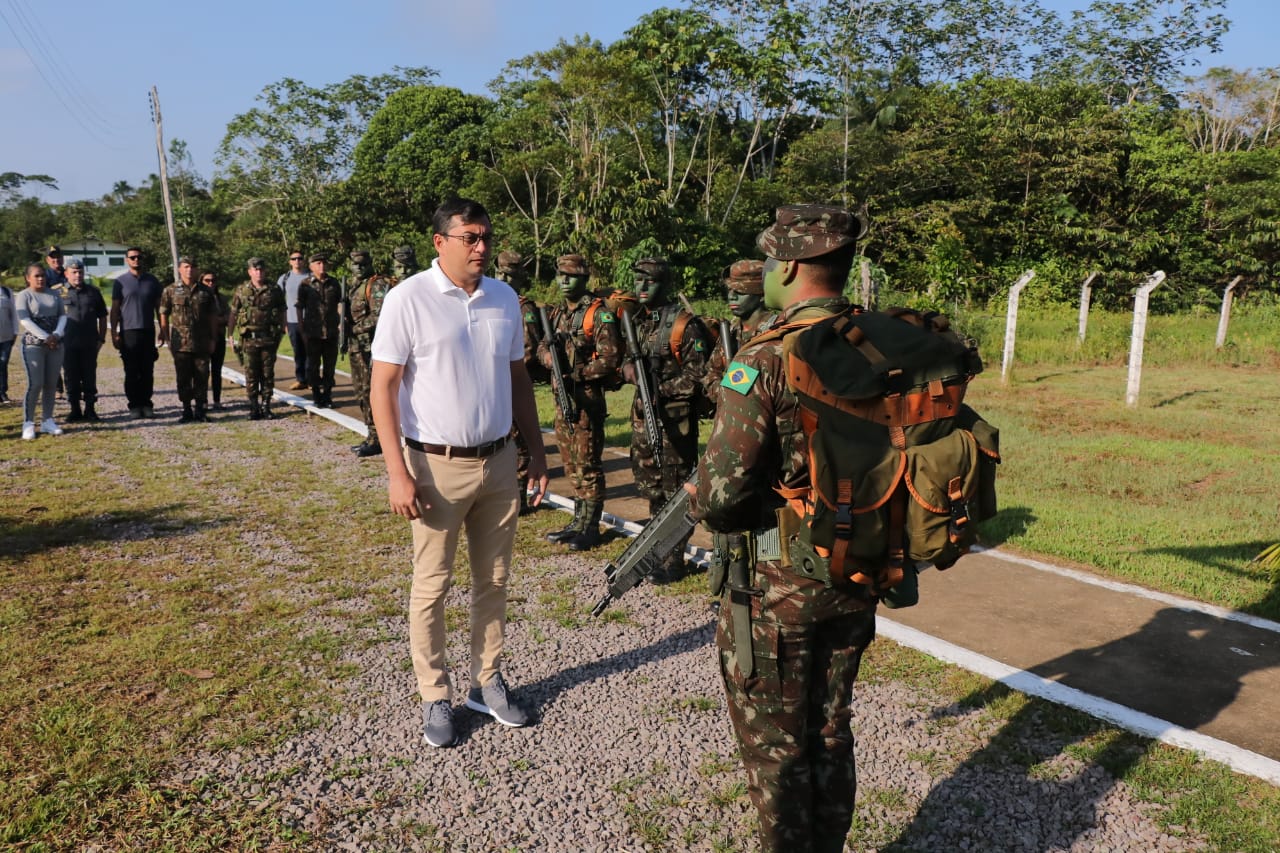 Em visita a pelotão de fronteira, Wilson Lima exalta papel do Exército no combate ao tráfico e crimes ambientais