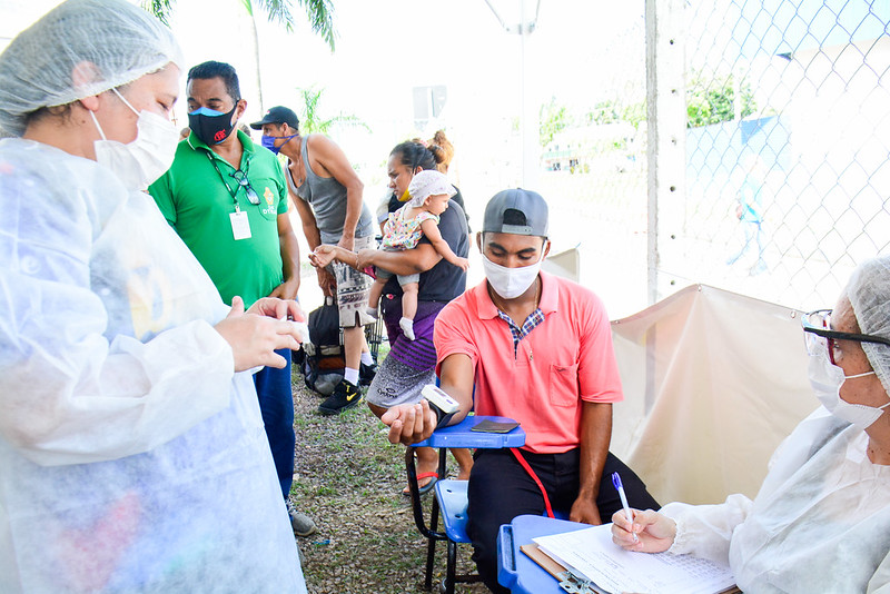 Prefeitura realiza ação de monitoramento de Covid-19 para imigrantes nas imediações do terminal rodoviário de Manaus