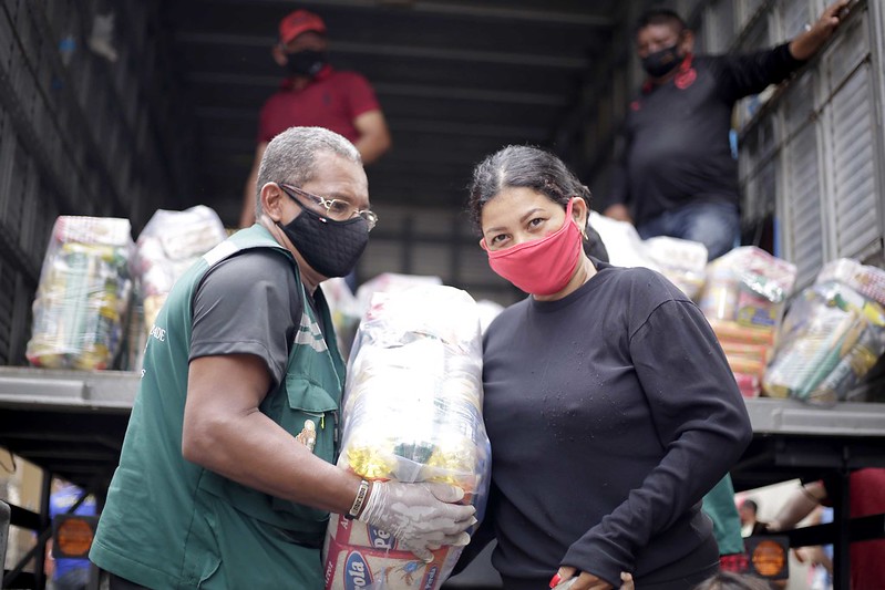 Prefeitura de Manaus entrega mais 440 cestas de alimentos às famílias atingidas pela cheia