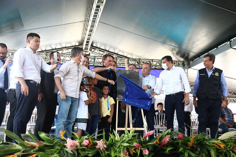 Em evento com presidente Jair Bolsonaro, prefeito David Almeida entrega 500 apartamentos do Residencial Manauara II e inicia o cumprimento das metas de habitação da gestão