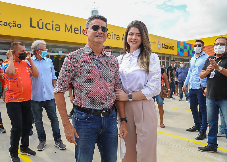 Prefeito David Almeida paga abono histórico para profissionais da educação no valor de R$ 133 mi