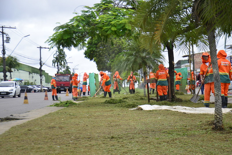 Prefeitura leva serviços de limpeza e revitalização a vários pontos de Manaus neste sábado, 29/1