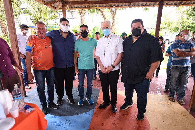 Prefeito David Almeida se reúne com liderança da Igreja Católica e anuncia entrega de Mausoléu para o dia 18 de março