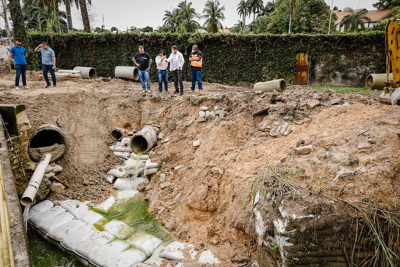 Prefeitura recupera rede de drenagem no bairro Parque das Laranjeiras