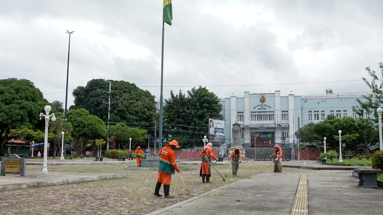 Prefeitura realiza limpeza e conscientização ambiental na área central de Manaus