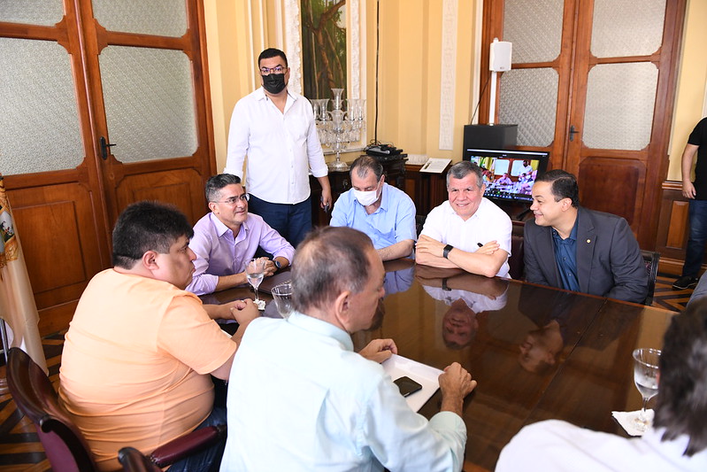 Prefeito David Almeida anuncia fim da exigência do uso de máscaras em locais abertos a partir do dia 16