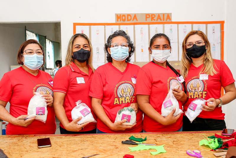 Prefeitura de Manaus oferta oficina de artesanato às mulheres da zona Centro-Oeste