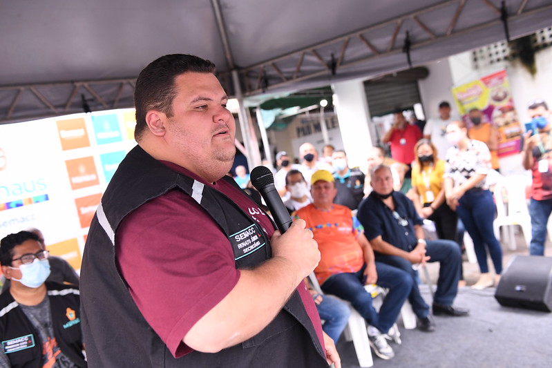 Prefeito David Almeida assina ordem de serviço para reforma da feira da Raiz