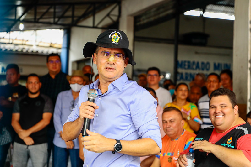 Prefeito David Almeida assina decreto de flexibilização do uso de máscaras em Manaus