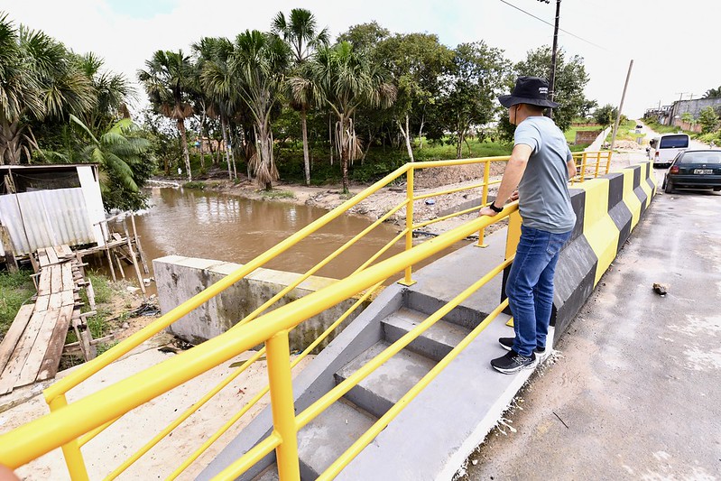 Prefeito David Almeida realiza última fiscalização em construção da nova ponte da Comunidade Nobre