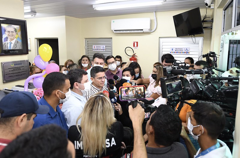 Prefeito David Almeida entrega unidade de saúde revitalizada no bairro Japiim