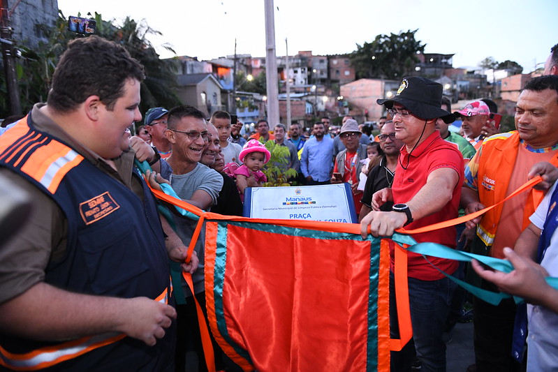 Prefeito David Almeida entrega área revitalizada no bairro Mauazinho