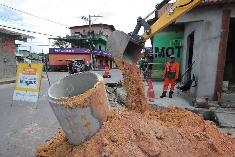 Prefeitura recupera rede de drenagem no bairro São Francisco