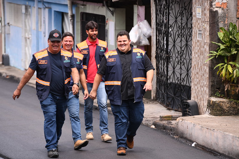 Prefeito David Almeida fiscaliza avanço do ‘Asfalta Manaus’ no Gilberto Mestrinho e Nova Conquista