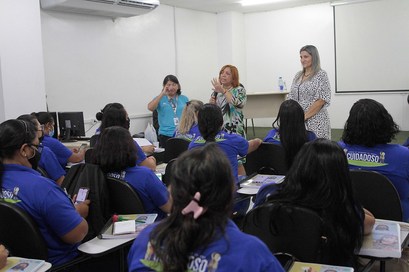Prefeitura inicia aulas para a formação de cuidadores de idosos em Manaus