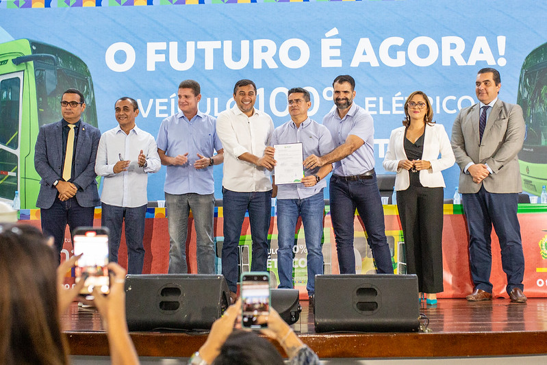 Prefeito David Almeida e governador Wilson Lima firmam convênio de R$ 36,4 milhões para aquisição de ônibus elétricos