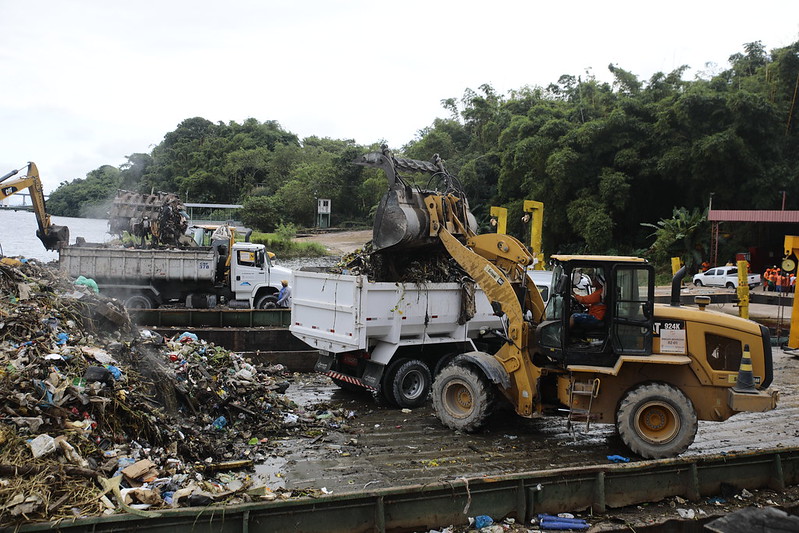 Prefeitura de Manaus realiza transbordo de 500 toneladas de resíduos sólidos