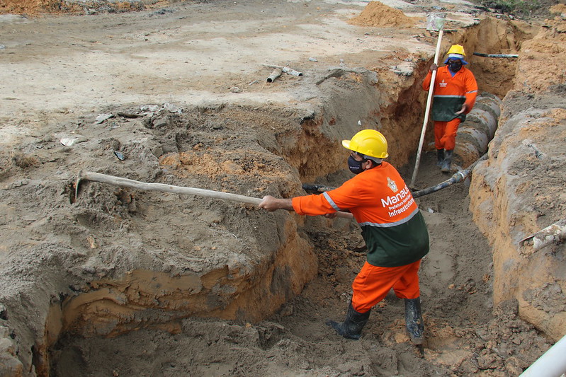 Prefeitura avança com serviços de infraestrutura na zona Leste