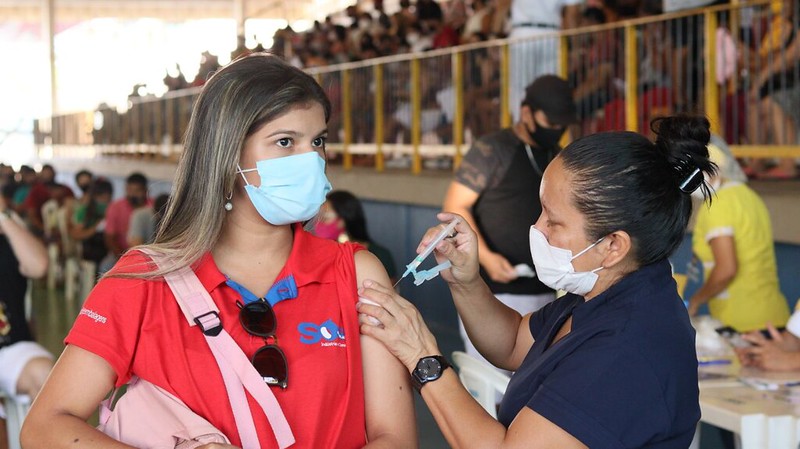 Diante de aumento de casos, Prefeitura de Manaus orienta população a atualizar esquema vacinal contra a Covid-19