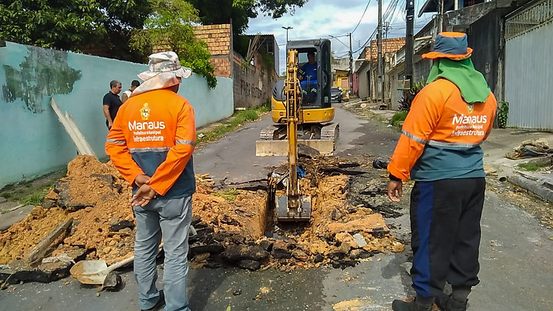 Prefeitura recupera rede de drenagem profunda sem manutenção há 20 anos no bairro Manoa