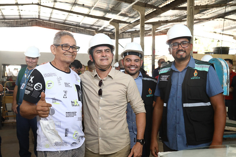 Prefeito David Almeida vistoria serviços de reestruturação da feira municipal do Japiim