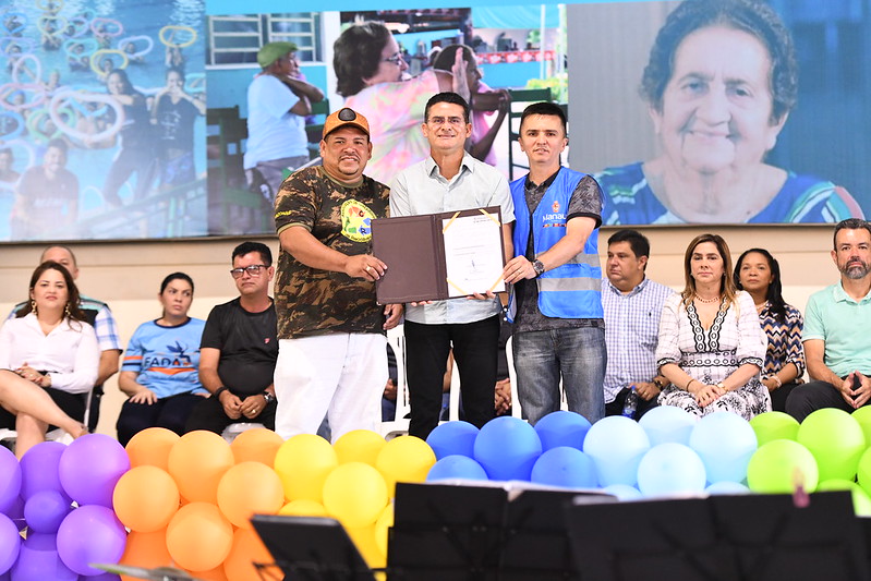 Prefeito David Almeida entrega R$ 6,2 milhões para organizações sociais atendidas no edital do Fundo Manaus Solidária