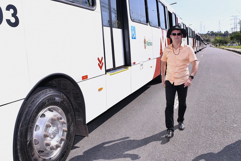 Prefeito David Almeida entrega 20 novos ônibus, dando sequência ao cronograma de renovação da frota manauara
