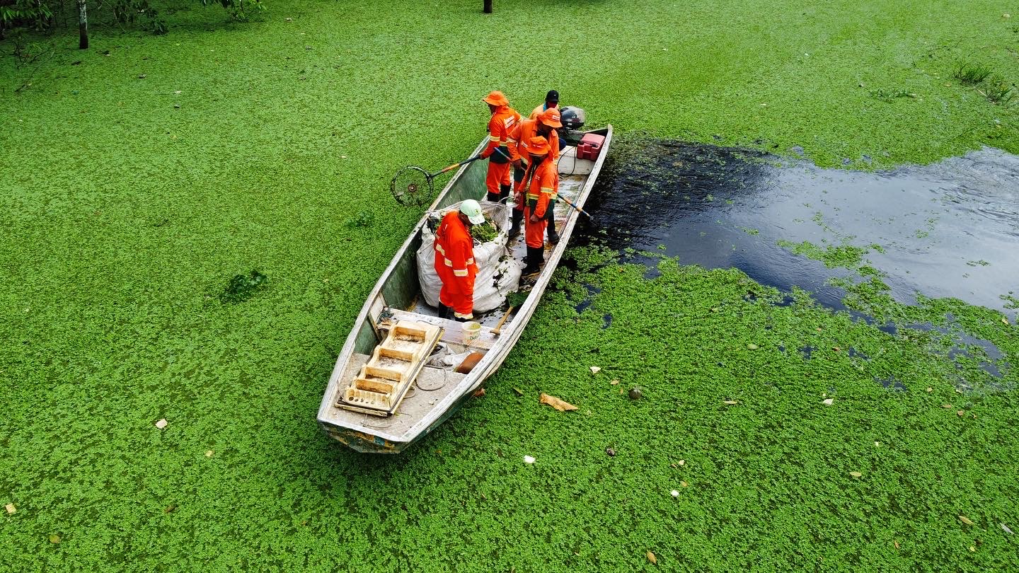 Prefeitura e fabricante do PIM realizam ação de limpeza no igarapé do Gigante