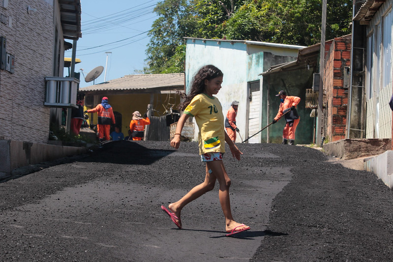 Obras do ‘Asfalta Manaus’ avançam no bairro Cidade de Deus e outras localidades