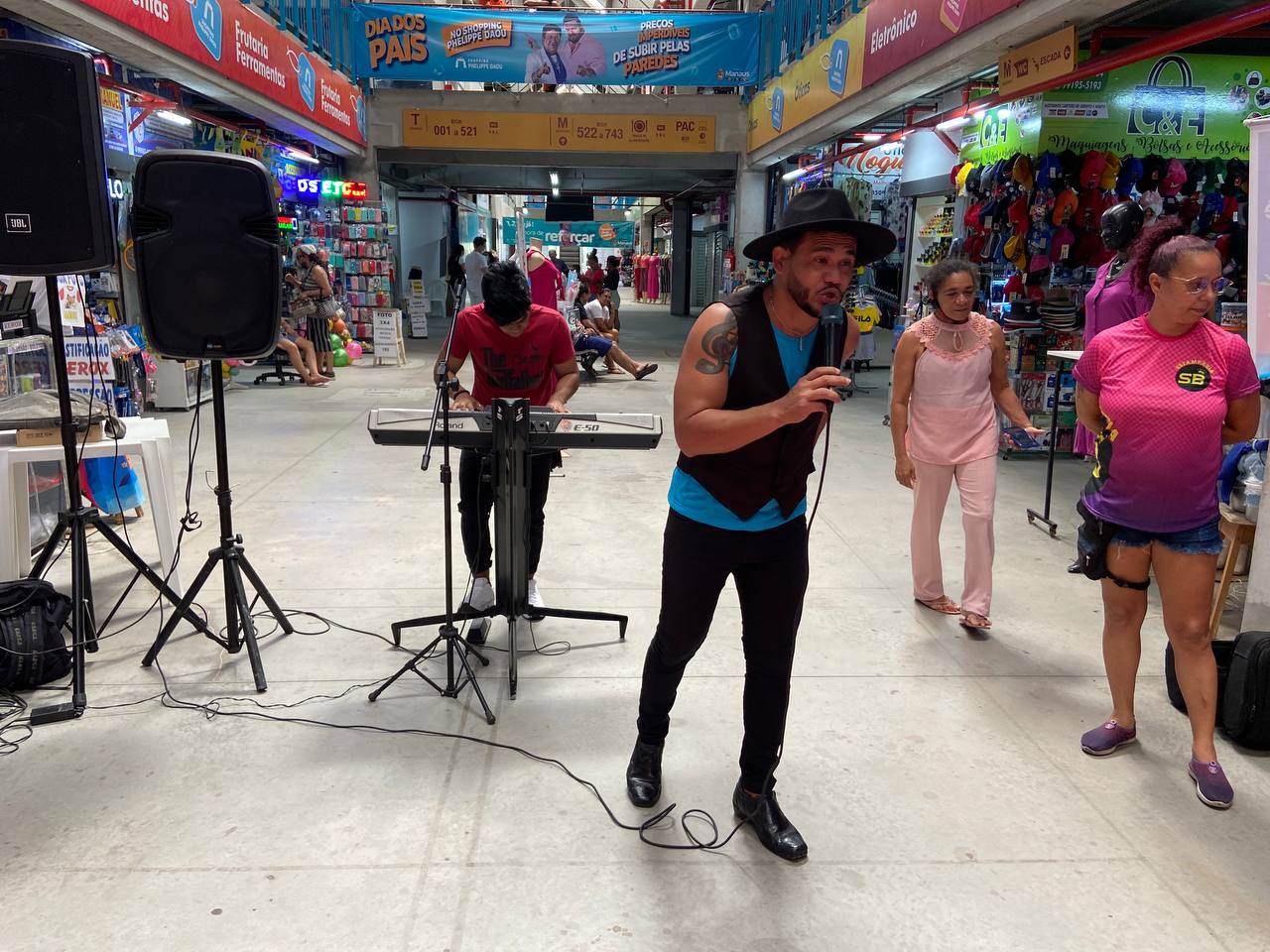 Lojistas do shopping Phelippe Daou realizam desfile de modas com sorteio de brindes e ações de saúde