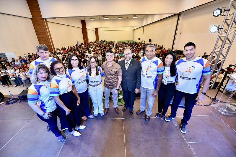 Prefeito David Almeida participa de evento cultural de valorização aos estagiários da gestão municipal