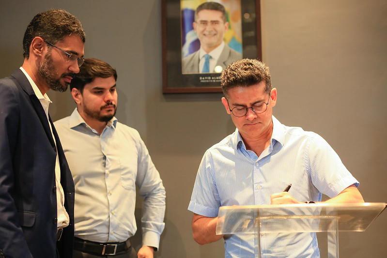 Prefeito David Almeida assina parceria com ABDI para implantação do 5G e destaca uso da tecnologia para que a cidade se torne exemplo para o mundo