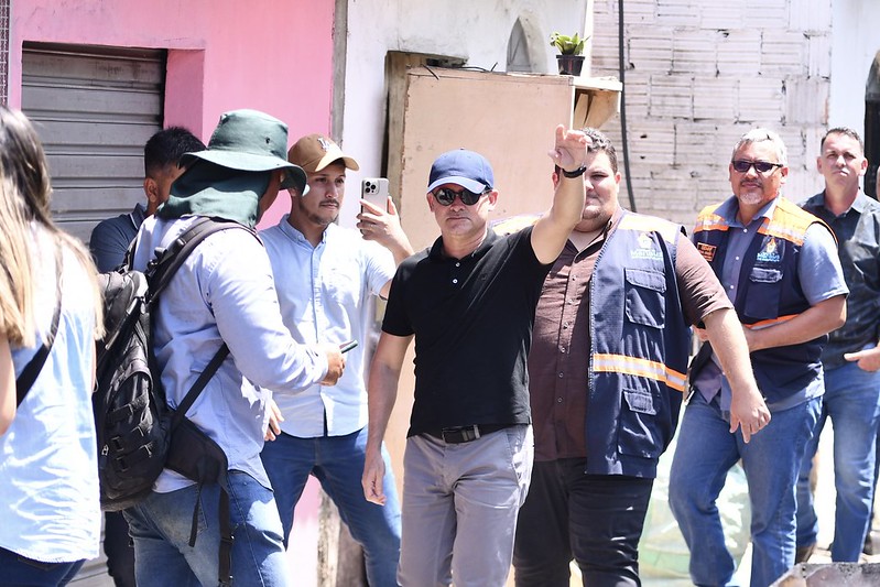 Prefeito David Almeida destaca avanços do programa ‘Asfalta Manaus’ na zona Leste durante fiscalização