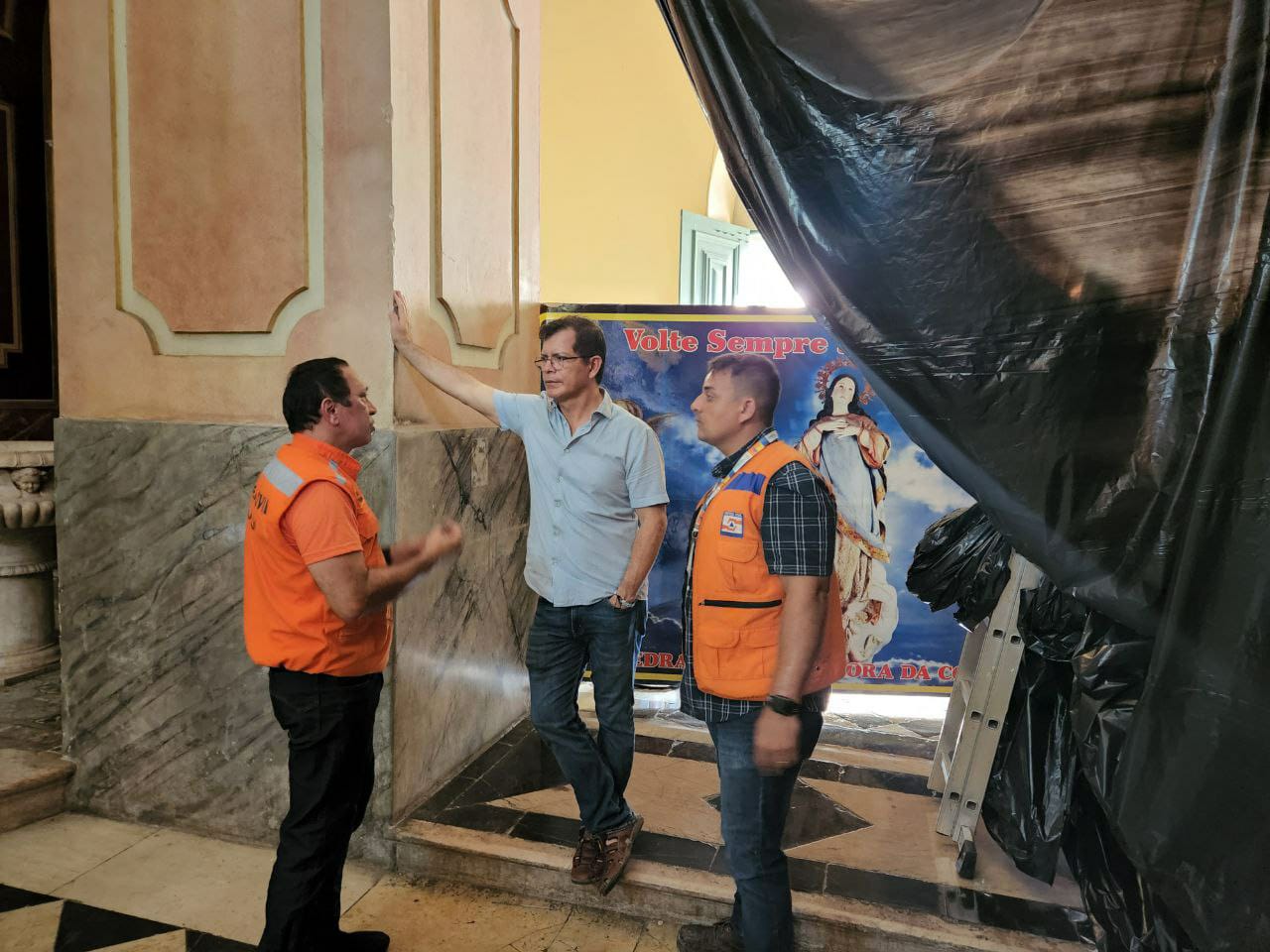 Prefeitura de Manaus interdita Catedral Metropolitana por risco de desabar mezanino