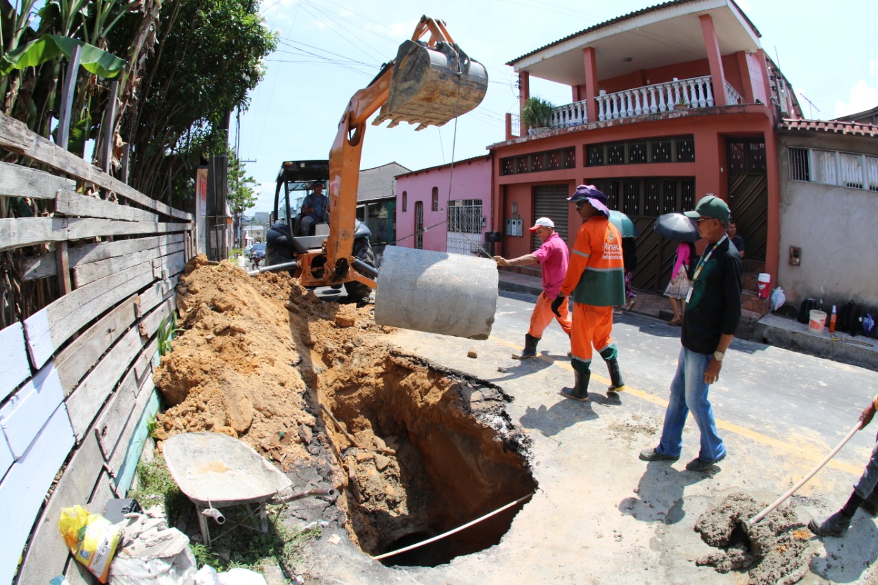 Prefeitura de Manaus atua em mais uma obra emergencial de recuperação de tubulação de drenagem no bairro Coroado