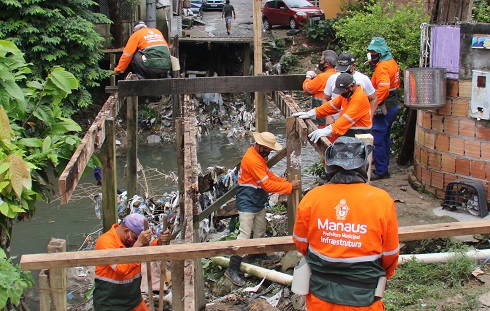 Prefeitura de Manaus conclui obra de uma nova ponte no conjunto Promorar Dom Bosco na zona Oeste