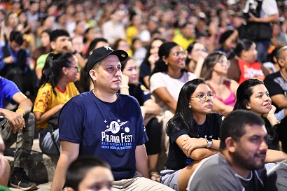 Espetáculo “Um Sonho de Natal” encanta público presente no anfiteatro da Ponta Negra