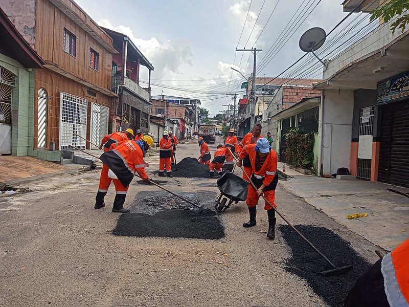 Prefeitura intensifica serviços de recomposição asfáltica em via do conjunto Promorar