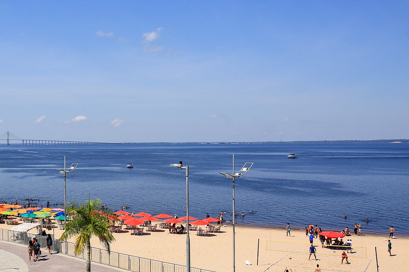 Prefeitura de Manaus alerta para distanciamento de embarcações na praia da Ponta Negra