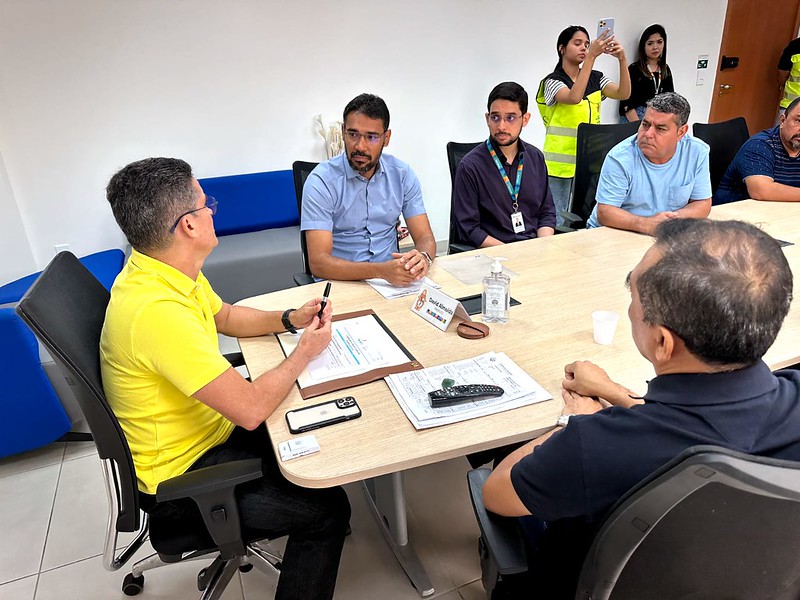 Prefeito David Almeida anuncia auxílio-transporte para 455 condutores do transporte alternativo e executivo