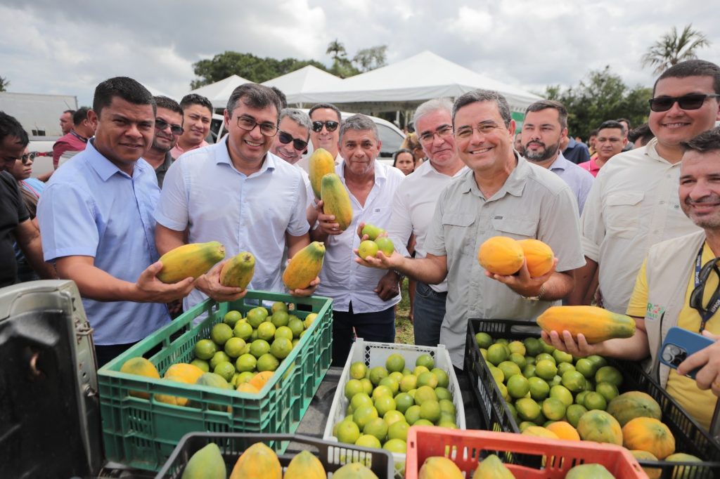 Wilson Lima entrega ramal Santa Maria pavimentado, em Iranduba