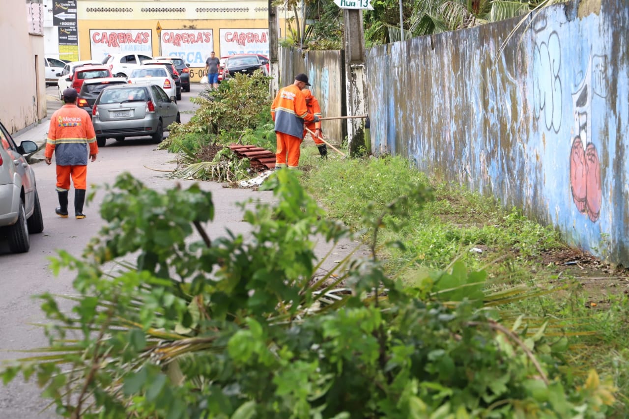 Prefeitura de Manaus realiza serviço de limpeza na Apae-AM