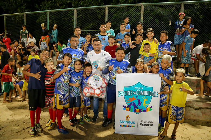 Prefeitura entrega novos kits esportivos a projetos do bairro São José