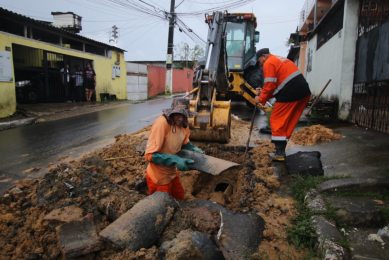 Prefeitura de Manaus recupera rede de drenagem no bairro União