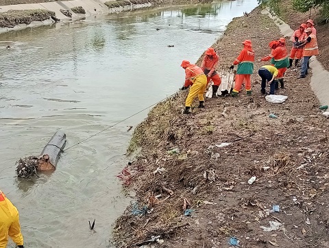 Prefeitura de Manaus intensifica limpeza em igarapés na cidade