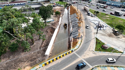 Obra da prefeitura avança na Torquato Tapajós e chega a 65% dos serviços concluídos